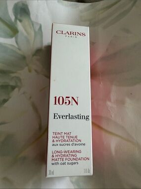 Clarins Everlasting Matte Foundation 105N - NWB